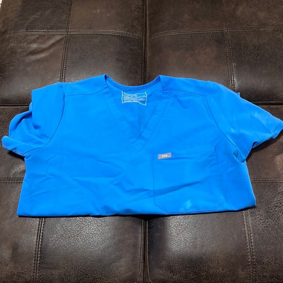 Women’s Figs scrub top - Picture 2 of 2